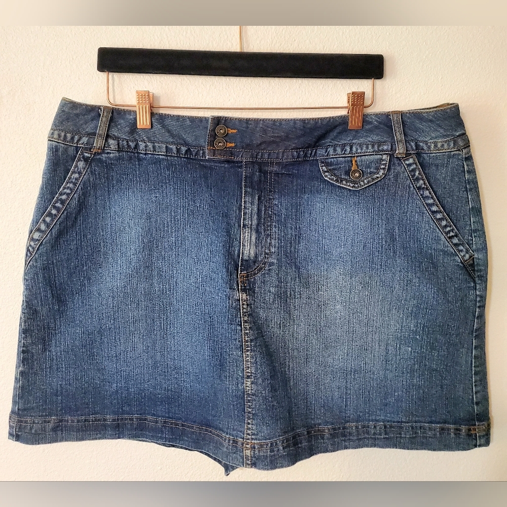 Rare. Vintage Denim Mini Skirt/Skort. Skirt & Shorts in 1. Pockets. Mini Skort